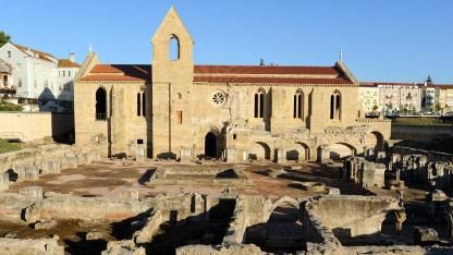 Santa Clara-a-Velha, o mosteiro de Coímbra no que as monxas andaban en barca