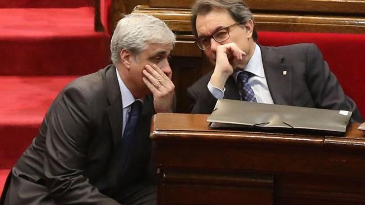 Artur Mas y Germà Gordó, en el Parlament.