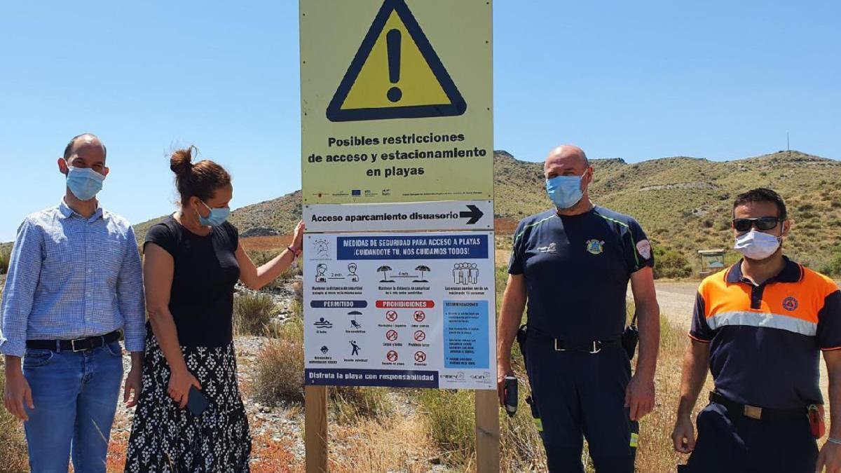 &#039;Cuidándote tú, nos cuidamos todos&#039;: Lorca coloca carteles en las playas de Puntas de Calnegre