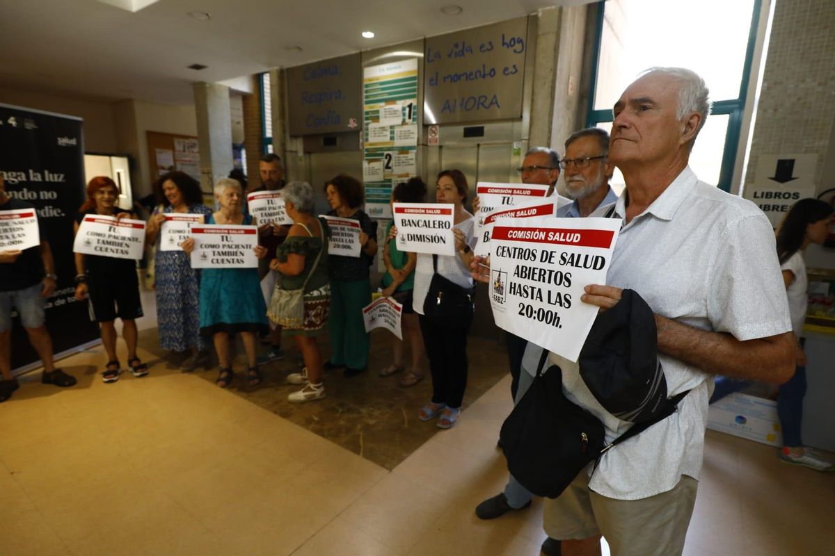 Protesta en el interior del centro de salud.