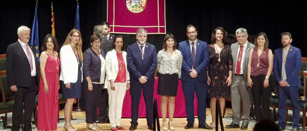 Parte del nuevo equipo de gobierno de Villena.