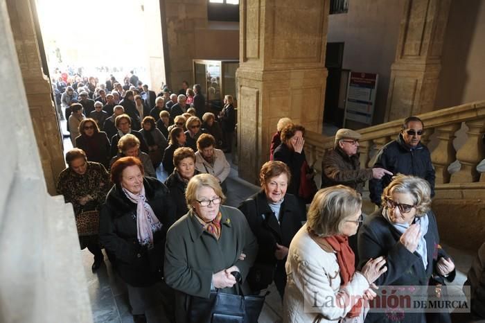 Reparto de boniatos en el Palacio Episcopal por San Fulgencio