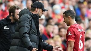 Thiago, saliendo del campo en un partido