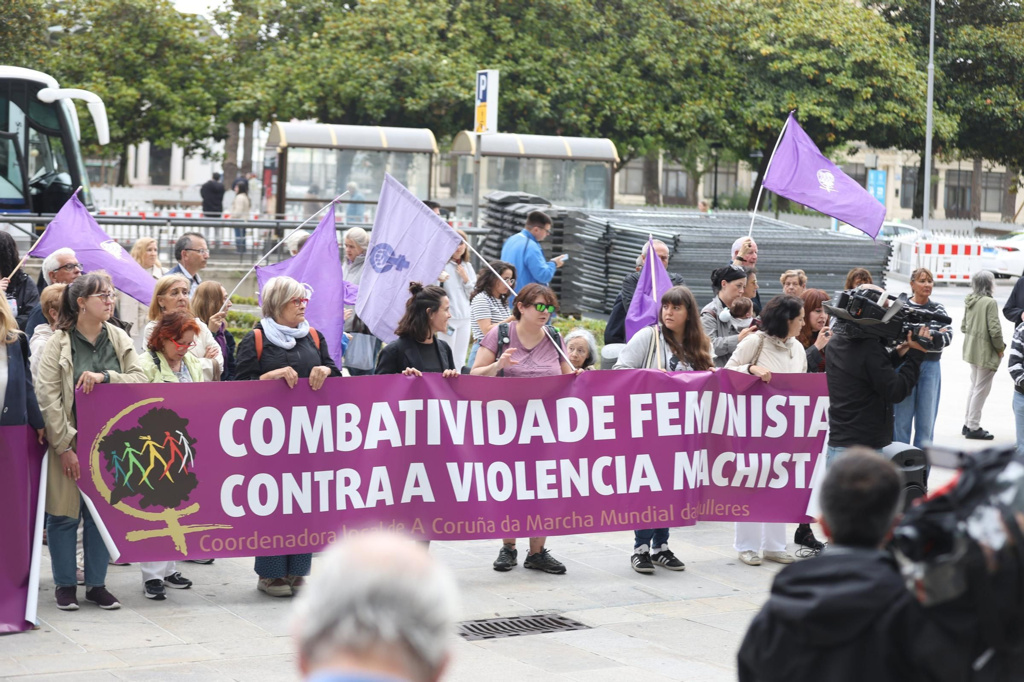 Protesta de SOS Sanidade Pública contra las esperas del Sergas en A Coruña: "¡Que metan a Rueda en la lista!"