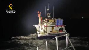 La Guardia Civil sanciona a un pesquero que usó artes ilegales de captura en Vilanova i la Geltrú