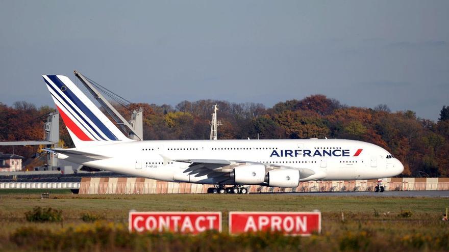 Air France suspèn a dos pilots que es van barallar a cops de puny en ple vol