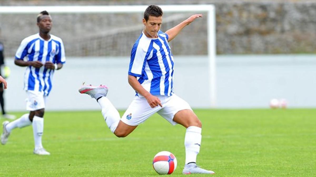 Diogo Dalot, un lateral derecho con mucho futuro en la órbita del Barça