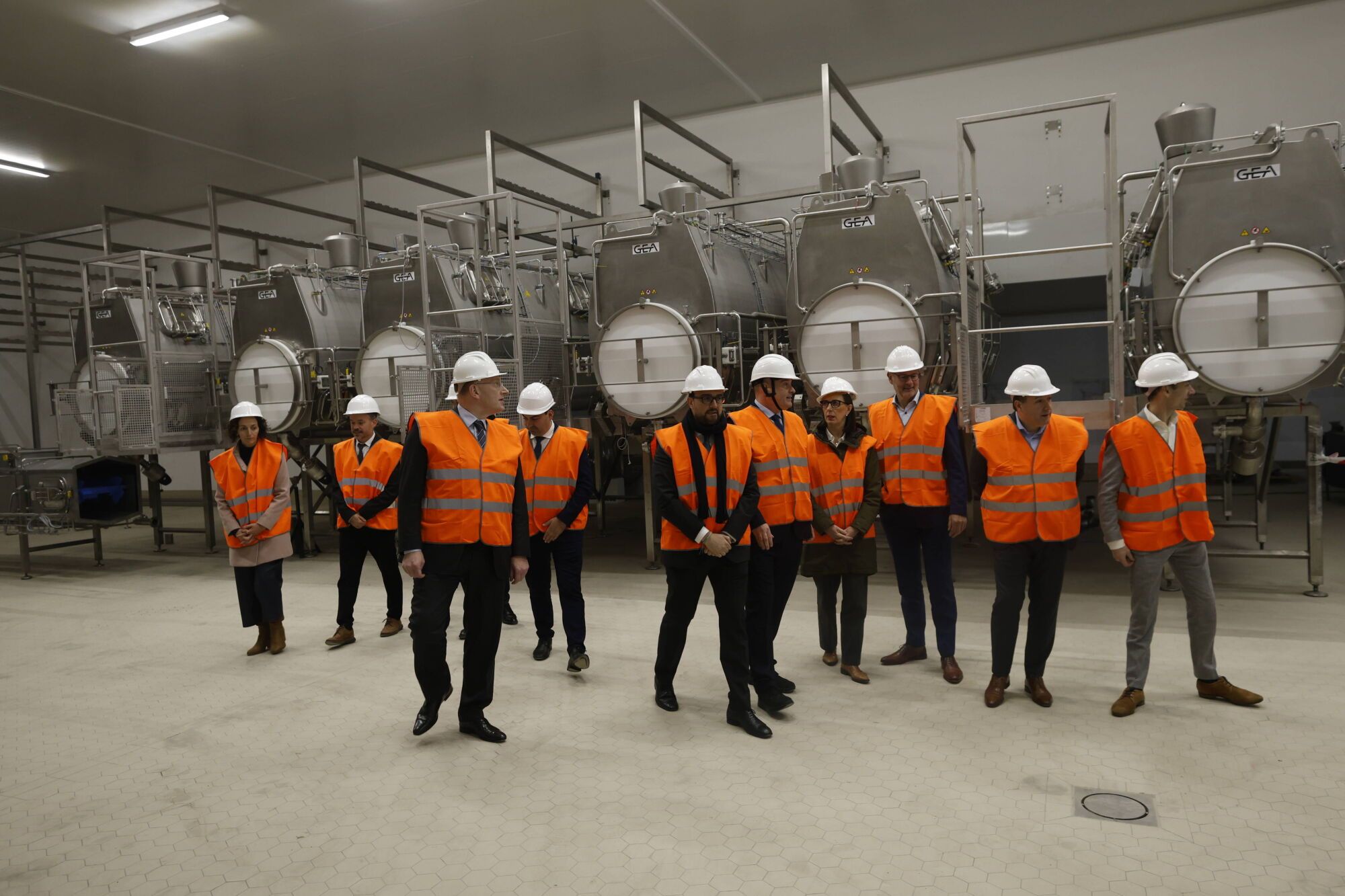 La nueva fábrica de Royal A-Ware en Salas empezará a funcionar en agosto con un centenar de trabajadores