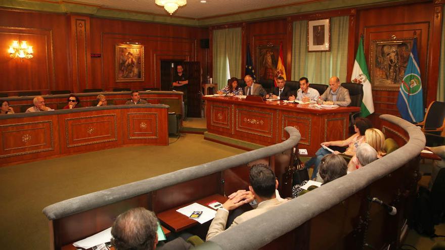 El Salón de Plenos acogió la reunión del Consejo Social.