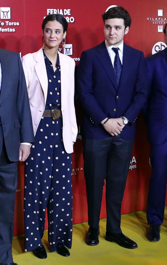 Victoria Federica con un mono de lunares, blazer y zapatos planos en la plaza de toros de Las Ventas