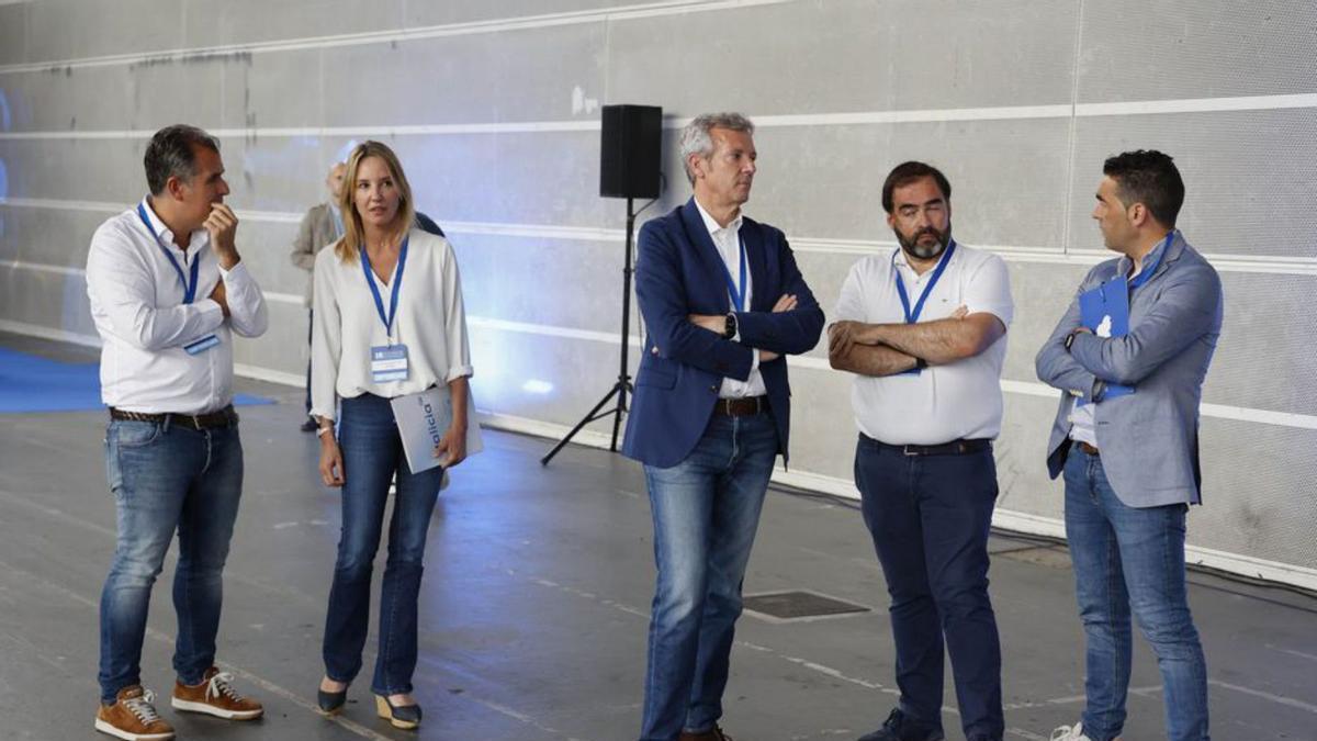 Rafa Domínguez, Marta Fernández Tapias, Rueda, Pazos Couñago y Luis López Diéguez, detrás del público.   | // ALBA VILLAR