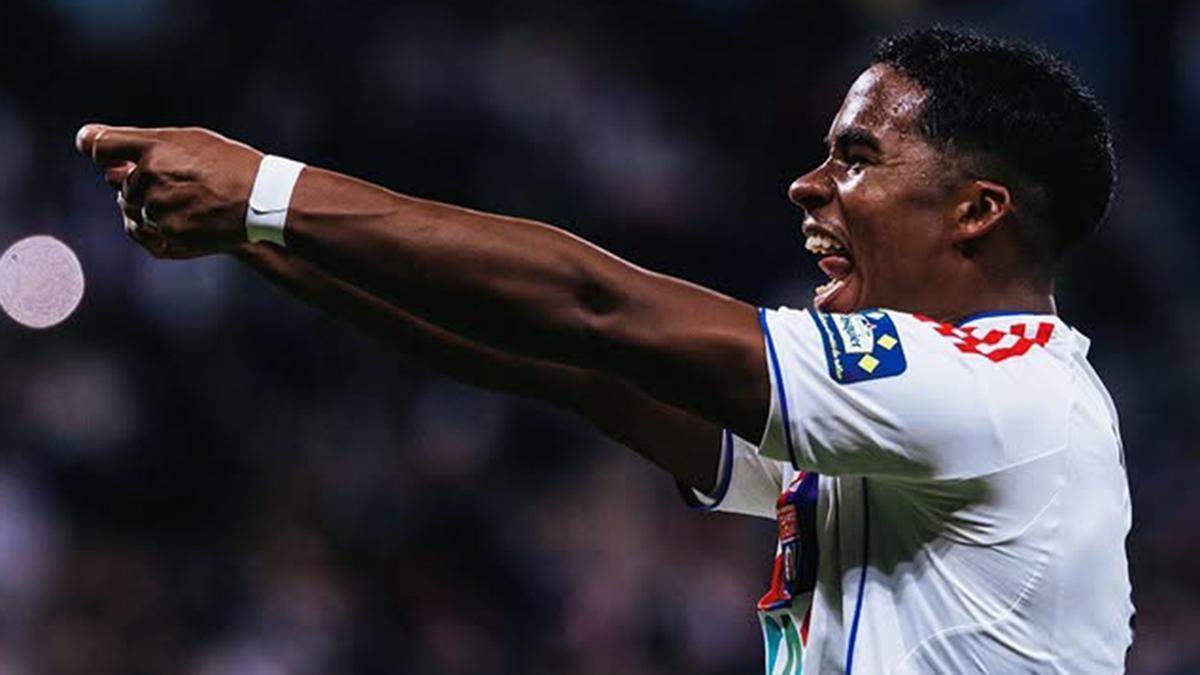 Endrick celebra su gol con el Olympique de Lyon