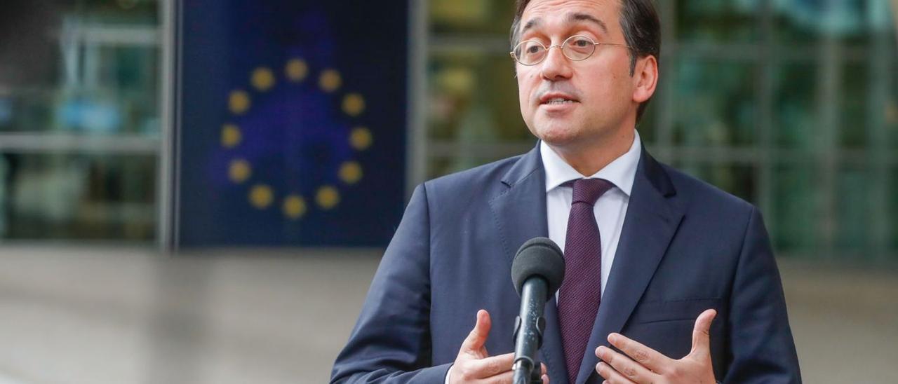 Albares aclarint la postura del Govern espanyol ahir a Brussel·les. | EFE