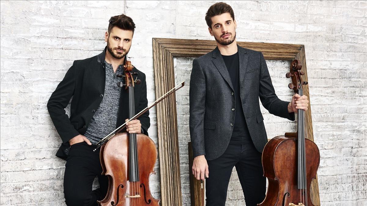 2Cellos "No es fácil que el rock suene con garra solo con dos chelos"