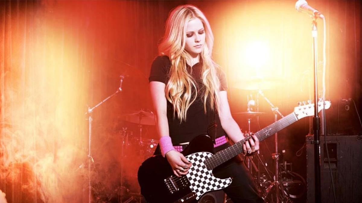 Avril Lavigne rehace su vida con un multimillonario egipcio