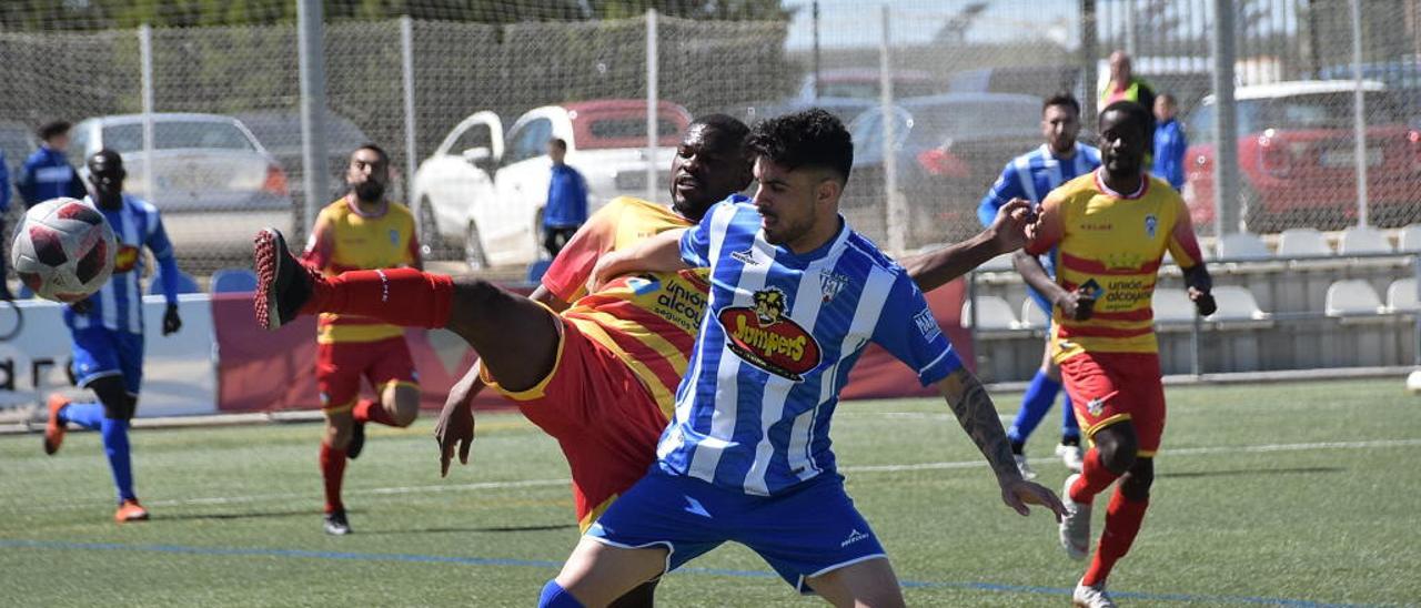 El Alcoyano se acerca al descenso