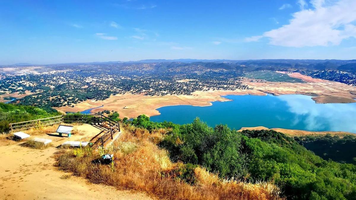 Vista de pájaro del Embalse de José Torán.