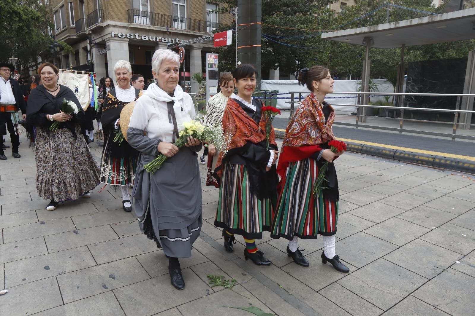 En imágenes | La Ofrenda de Flores a la Virgen del Pilar 2023 (I)