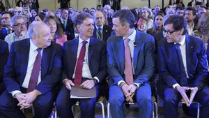 El ministro Jordi Hereu, el presidente Sánchez, el presidente del Cercle, Jaume Guardiola, y el president Salvador Illa, en la inauguración de las Jornadas del Cercle