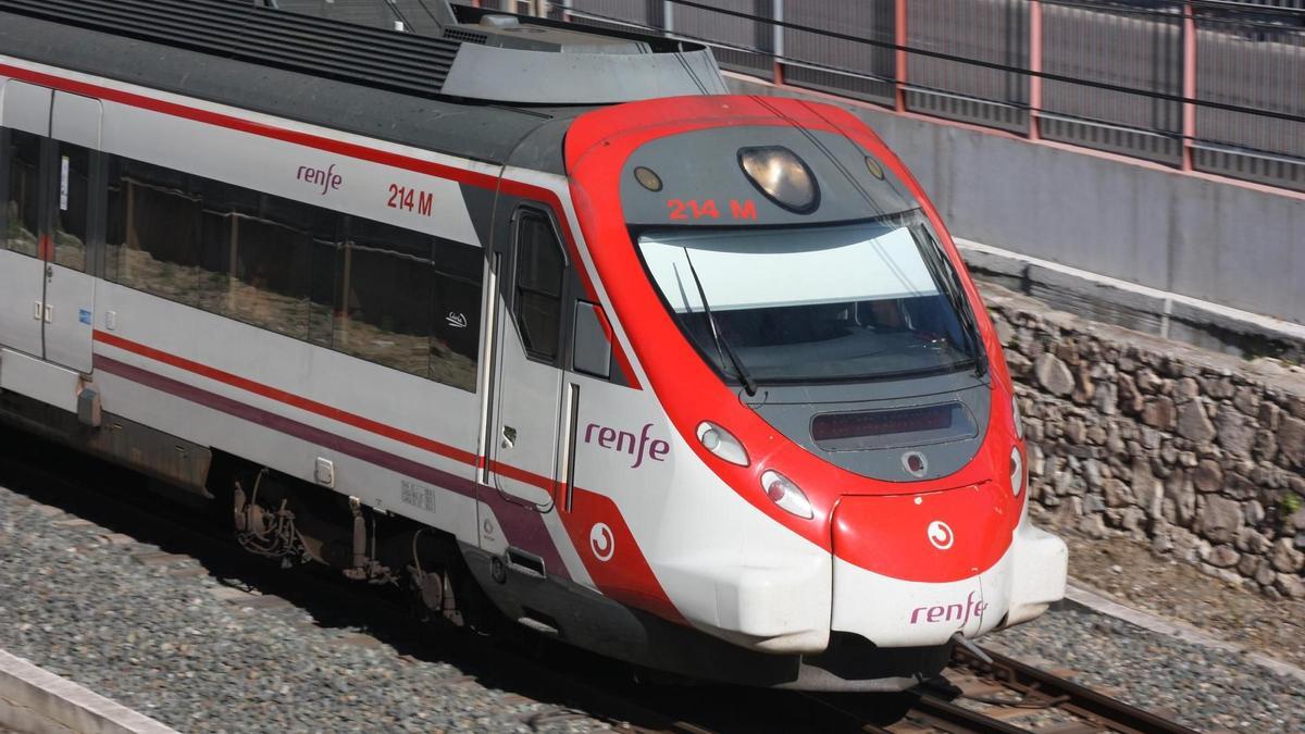 Un tren de Cercanías en Málaga.
