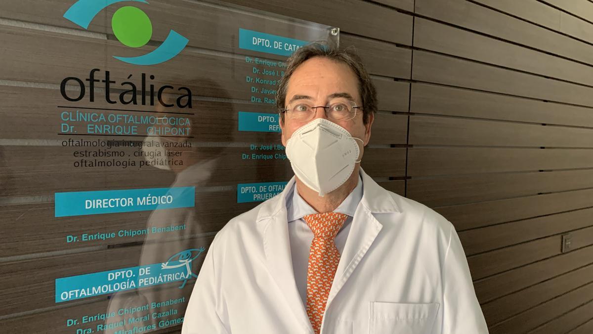 Doctor Enrique Chipont, director médico de Oftálica Clínica Oftalmológica.