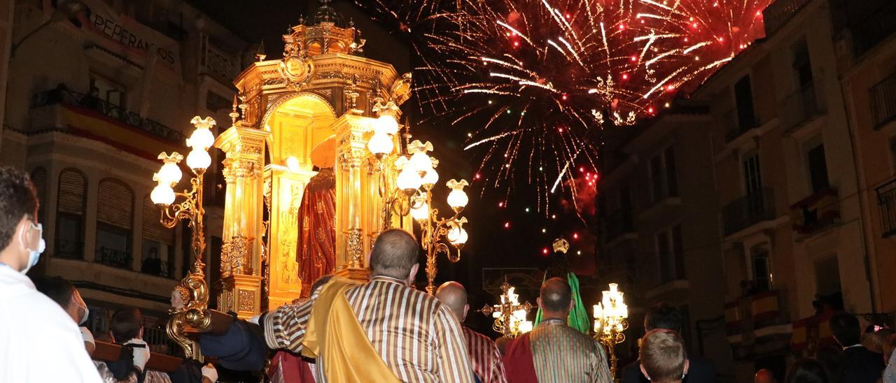 La guinda de la procesión de este domingo en la Fira d&#039;Onda ha sido un castillo de fuegos.