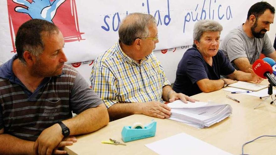 Representantes del Movimiento por la Sanidad Pública, en la rueda de prensa de ayer.