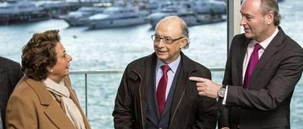 El ministro Montoro, con la alcaldesa Barberá y el presidente Fabra en una visita reciente.