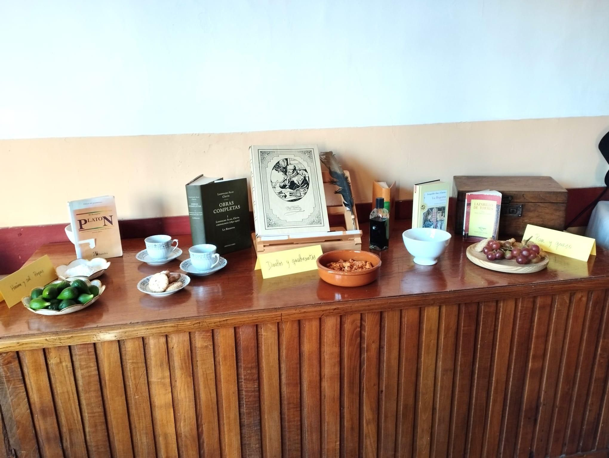 Pote asturiano, queso, uvas y chocolate para celebrar el Día del Libro en el colegio Reina Adosinda de Pravia