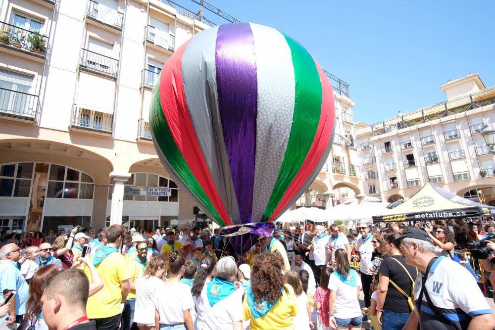 Traca y suelta de globos en las fiestas de Elda