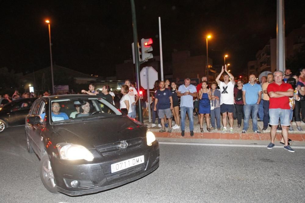 Los manifestantes protestan contra el AVE