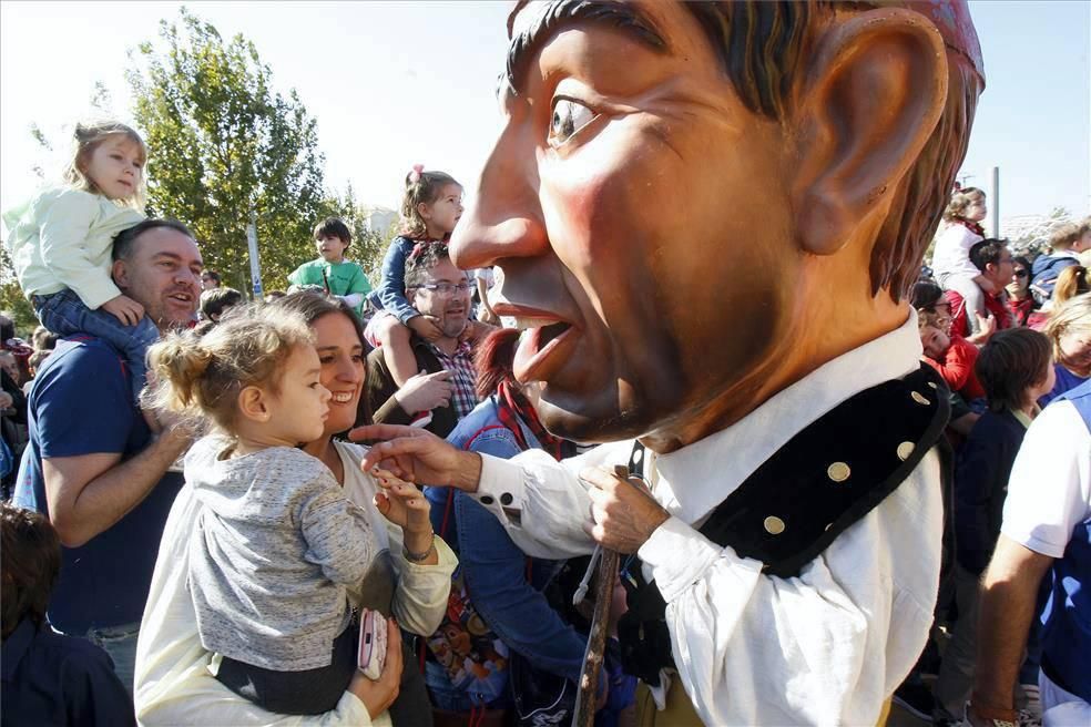 Gigantes y cabezudos en la Expo