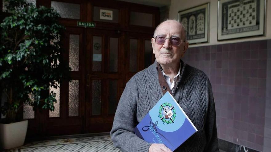 El padre Gumersindo Treceño, en el año 2015, antes de dejar el colegio de la Inmaculada.