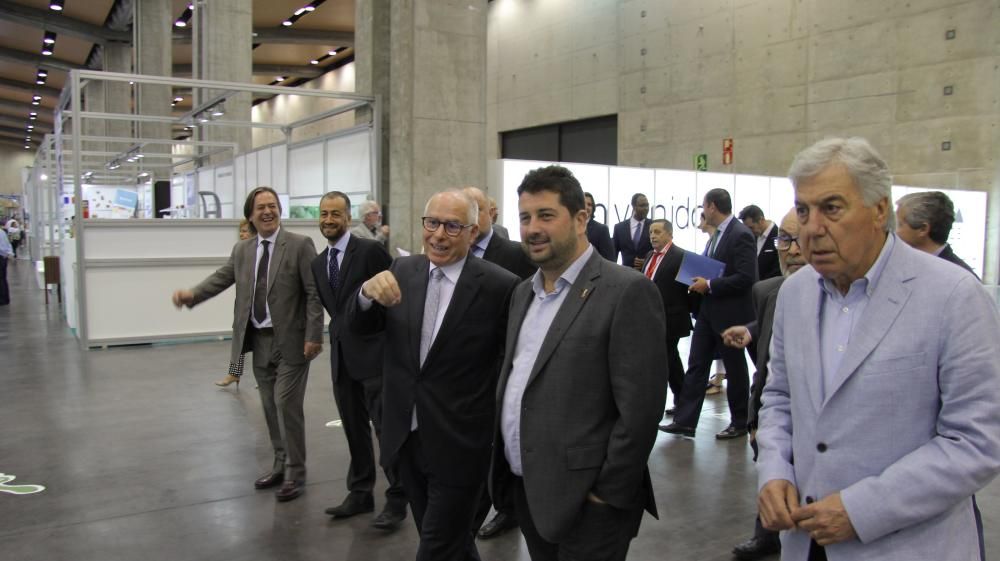 El director general de Comercio y Consumo, Natxo Costa, junto con el director general de AINIA, Sebastián Subirats y el presidente de Made from Plastic, Salvador Benedito, durante la inauguración de Made from Plastic.