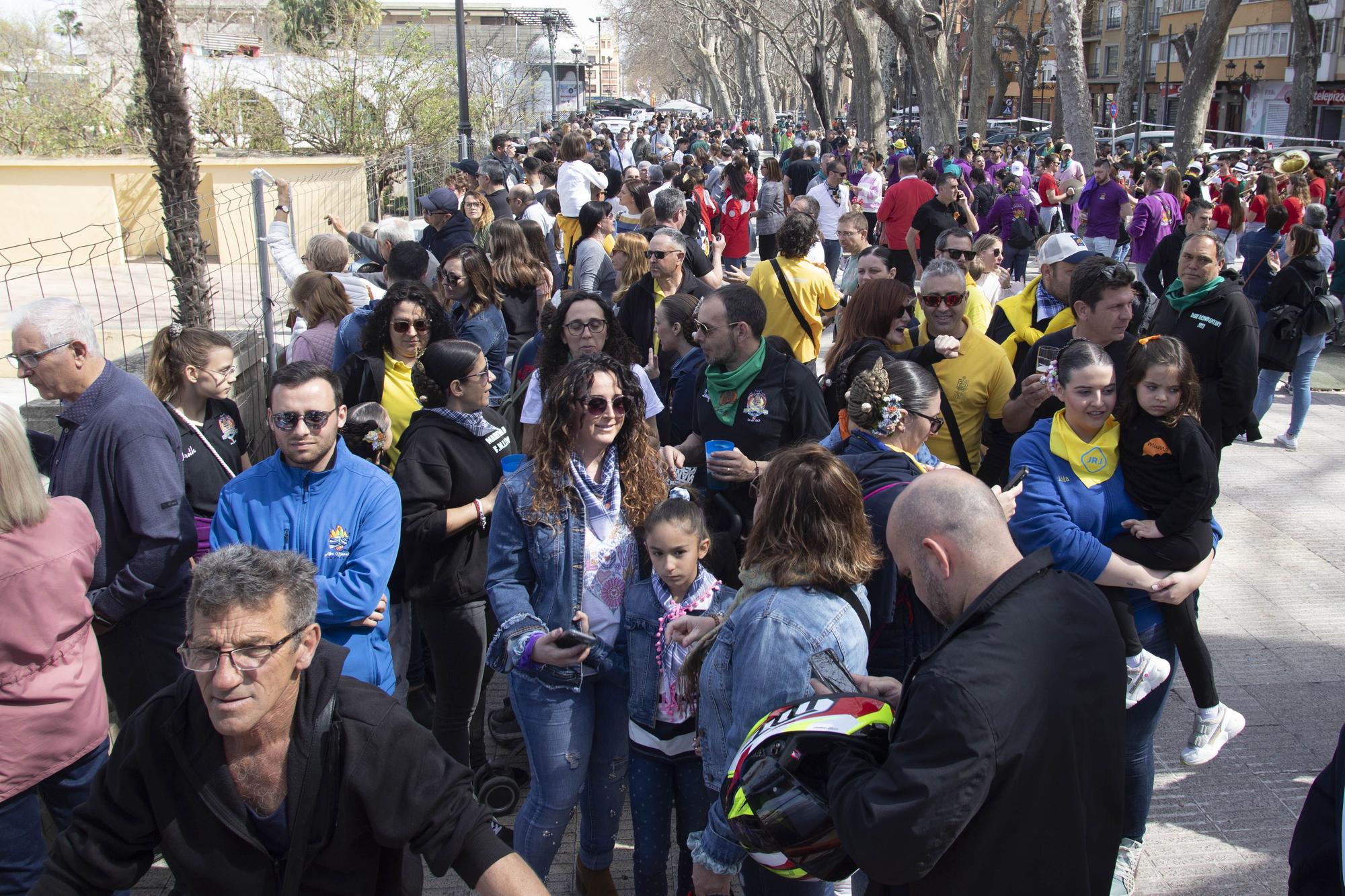 La mascletà de Caballer "retumba" en el Jardí de la Pau de Xàtiva