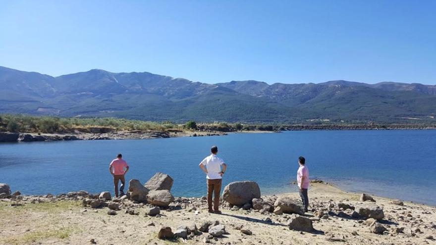 El pantano de Baños, idóneo para el deporte, tendrá su muelle.