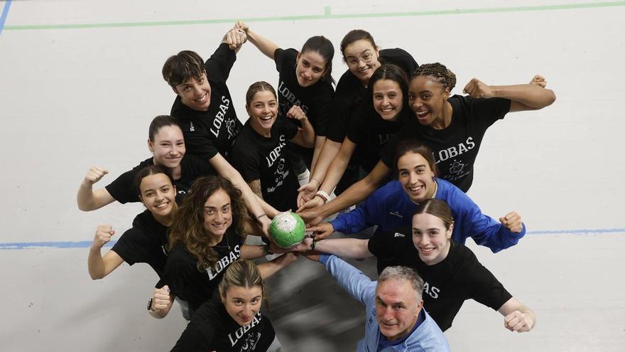 El Lobas Oviedo Balonmano Femenino arrolla al Lleida y vuelve a lo más alto