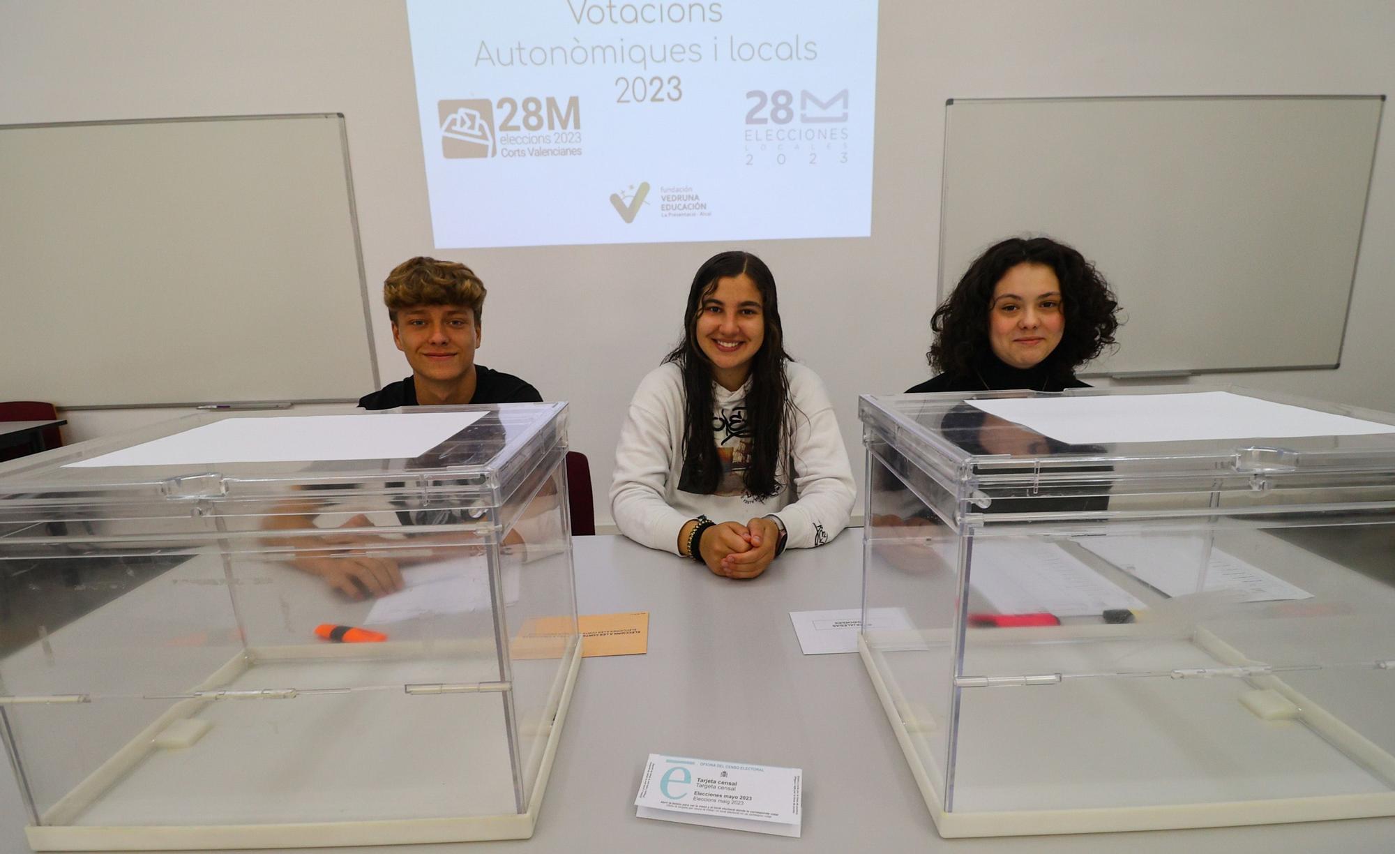 Ensayo electoral en el aula en Alcoy