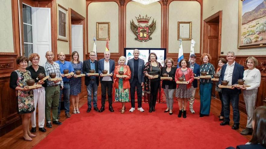 La Orotava homenajea a 16 maestros que se jubilan