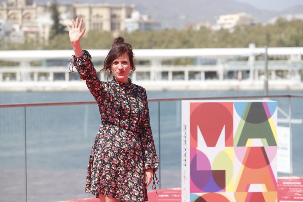 Elena Andrade, Neus Ballús y Sergi López posan en el photocall del Muelle Uno.