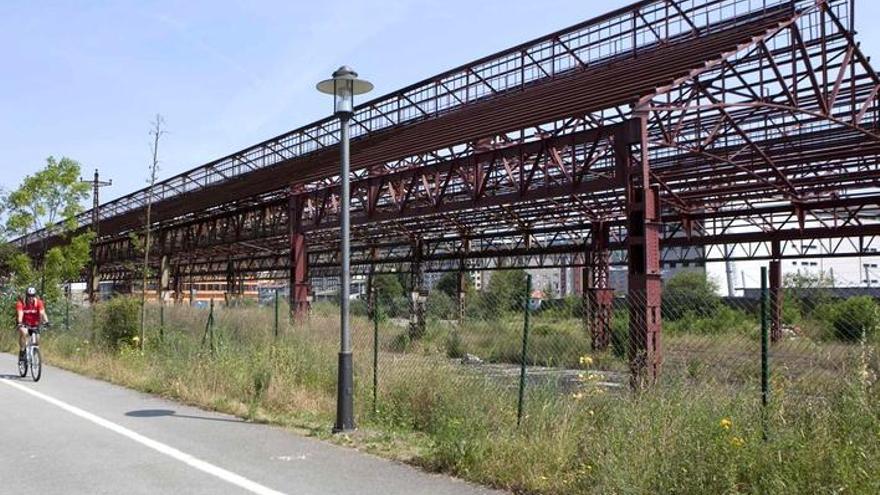 Los talleres del Conde, en los que el Ayuntamiento de Langreo pretendía crear un recinto ferial.