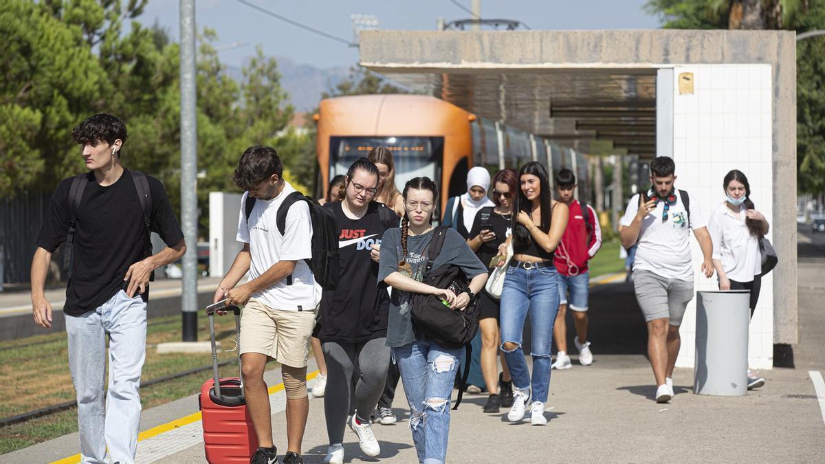 El paro de los maquinistas del TRAM toca de pleno con la Selectividad