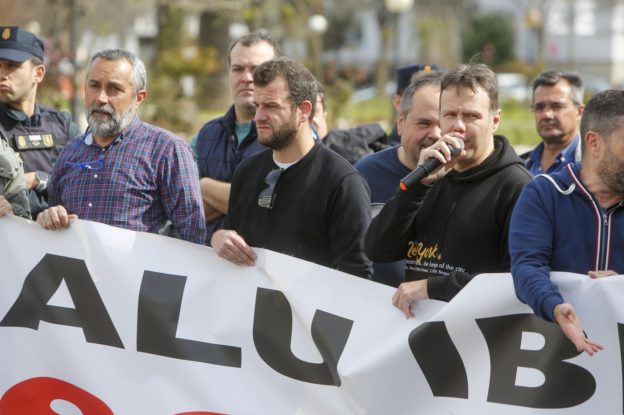 Concentración de trabajadores de Alu Ibérica