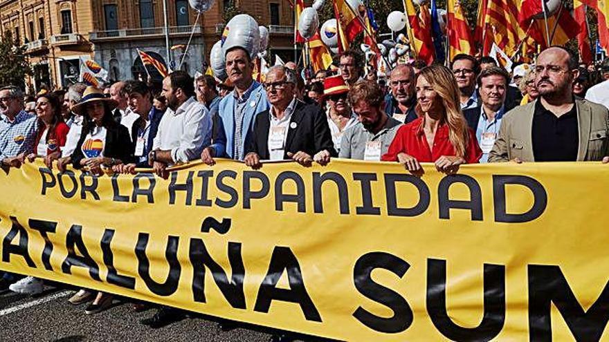 Els manifestants durant la marxa pels carrers de Barcelona