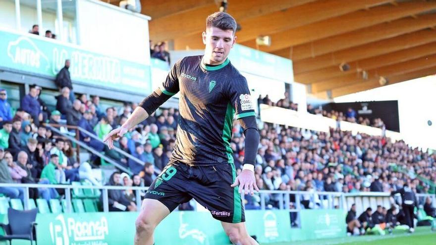 Alberto Toril, durante un lance del pasado encuentro ante el Atlético Sanluqueño.