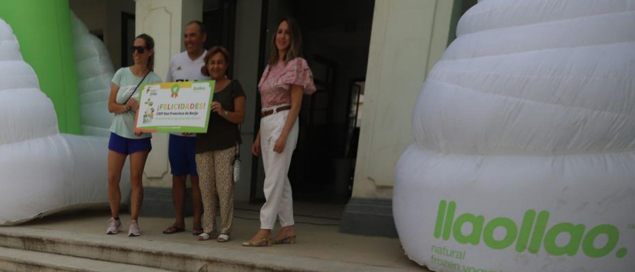 La entrega del premio, ayer en el colegio Sant Francesc de Borja.