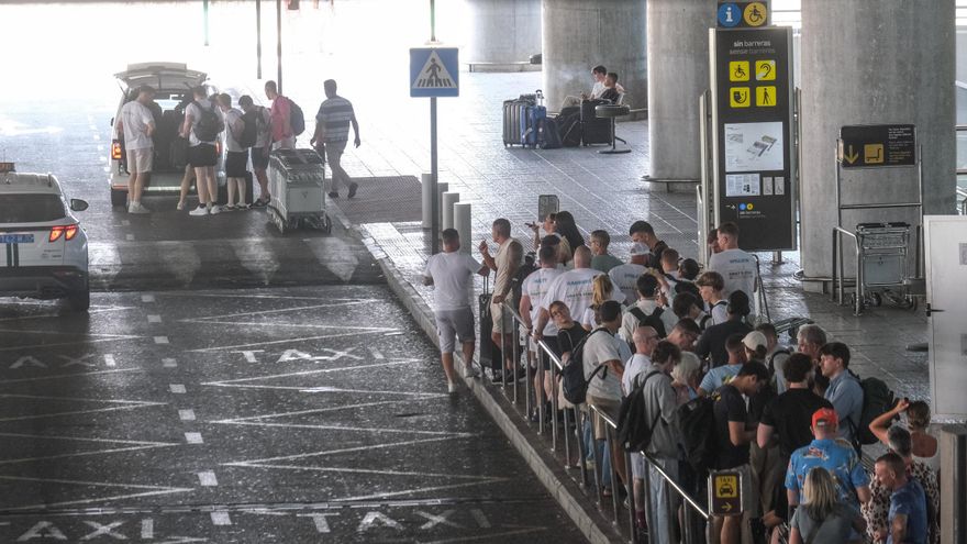 El Consell deja sin solución las colas de turistas en el aeropuerto Alicante-Elche