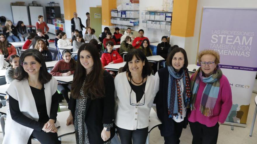 Por la izquierda, Patricia López, Carla Álvarez, Lidia Parra, Leticia Bilbao y Ana Monte, ayer, en el IES El Piles. | Marcos León