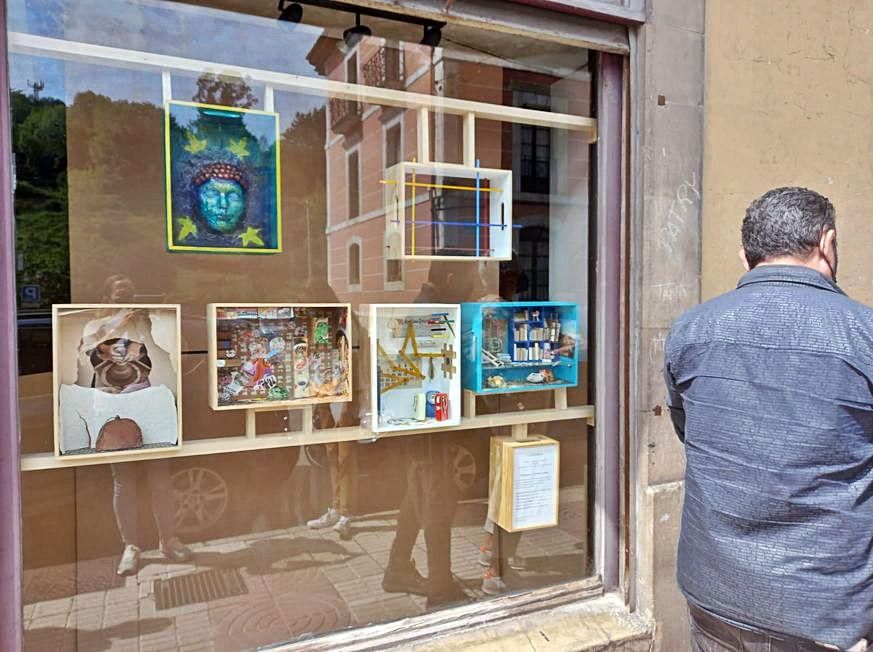 L'antigua ferretería Allende, parte de la esposición “Escaparate”. | M. V.