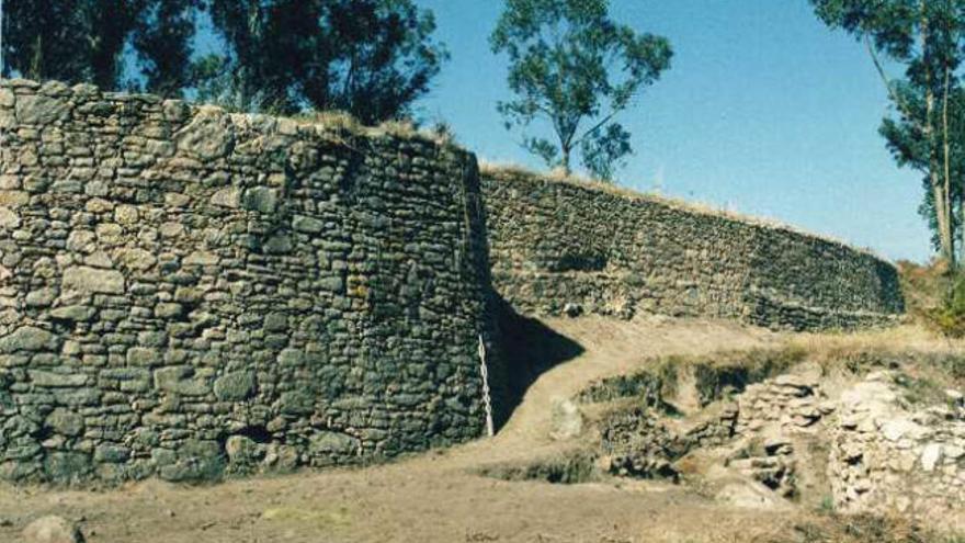 Arqueólogos buscarán un nuevo tramo de muralla en el castro de Elviña